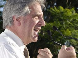 Vázquez destacó baja de la pobreza en su gestión