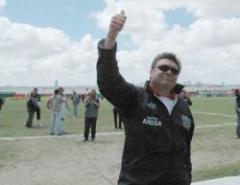 Con la frente en alto