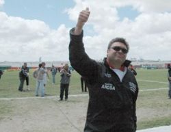 Con la frente en alto