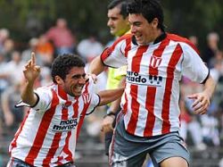 River Plate goleó y mantiene la punta del Clausura