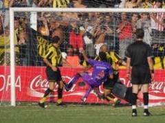 Peñarol sacó una victoria muy trabajosa