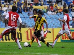 Peñarol ganó muy presionado