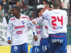 Nacional liquidó a Racing por 2 a 0