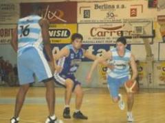 En polémico final Atenas venció a Defensor 90 a 88