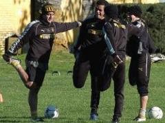 Peñarol: De Los Santos al medio, Rodríguez en la defensa