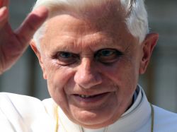 Discurso de Benedicto XVI a la Curia Romana ante la Navidad Discurso de Benedicto XVI a la Curia Romana ante la Navidad