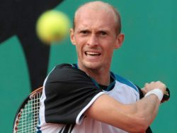 Davydenko eliminado por lesión