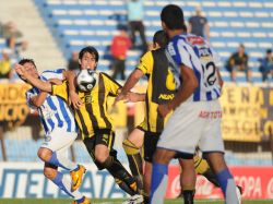 Peñarol alcanzó a Defensor