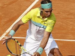 Nadal avanza en Barcelona