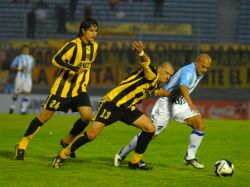 Peñarol empató con un "penal"