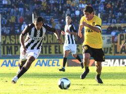 Peñarol arranca con triunfo