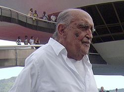 Niemeyer está internado