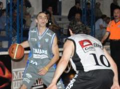 Básquetbol bajo lluvia