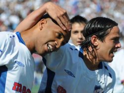 Nacional goleó a Peñarol y acaricia el título del torneo