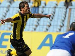 Peñarol se despidió goleando