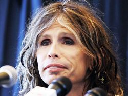 Cantante de Aerosmith en clínica de rehabilitación