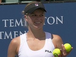 Clijsters arranca con triunfo