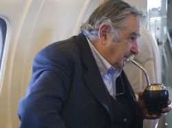 Mujica hará cambios en la Embajada uruguaya en Argentina