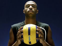 FIFA estudia mano de Henry