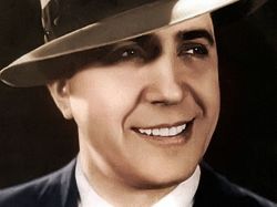 Se estrenarán dos películas sobre Gardel y sus amores