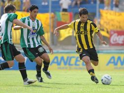 Hay fútbol pese a la lluvia