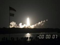 Transbordador Endeavour vuela hacia la Estación Espacial