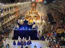 Multitud festeja título de Unidos da Tijuca en Carnaval de Rio