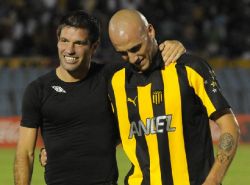 Peñarol defiende su invicto; Tribuna Colombes agotada