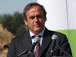 Platini va por reelección