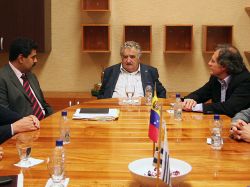 Mujica se reúne con Chávez Mujica se reúne con Chávez
