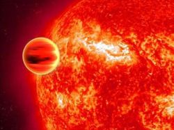 Encuentran estrella "tragándose" a un planeta