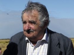 Mujica pidió más esfuerzo para siembra de trigo