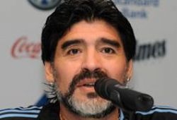 Maradona arenga a jugadores antes de viajar a Sudáfrica