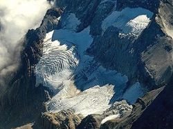 Pintan glaciares de Perú para evitar el deshielo