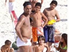 Foto revela el pésimo estado físico de Ronaldinho