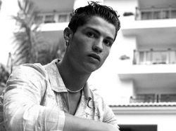 Ronaldo descubierto al salir de un boliche gay en New York Ronaldo descubierto al salir de un boliche gay en New York