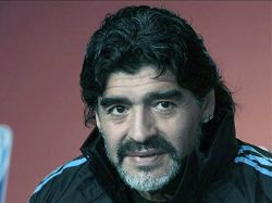 Maradona con pie y medio fuera de la selección argentina