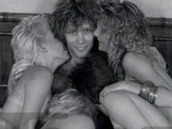 Publican audaces fotos de Bon Jovi en la década de 1980