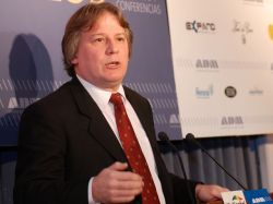 Lorenzo explica diferencia de criterios con TCR