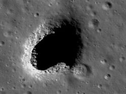 Agujero gigante en la Luna