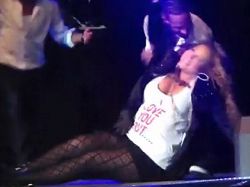 Caída en pleno concierto