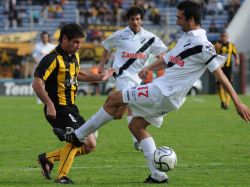 Peñarol ganó y el miércoles puede quedar primero