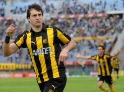 Peñarol ganó y el miércoles puede quedar primero