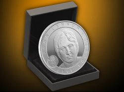 Ponen en venta moneda de plata con la efigie de Lennon