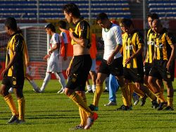 Peñarol no pudo ganar y Defensor es el único líder