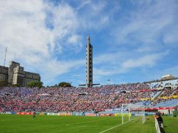 Nacional y Peñarol empataron sin goles en partido opaco