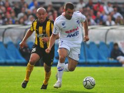 Nacional y Peñarol empataron sin goles en partido opaco