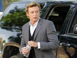 Simon Baker firmó contrato millonario para la televisión