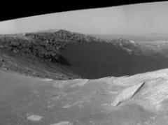 Robot de la Nasa encuentra un enorme cráter en Marte