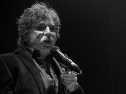 Charly viene a revolucionar Montevideo en abril